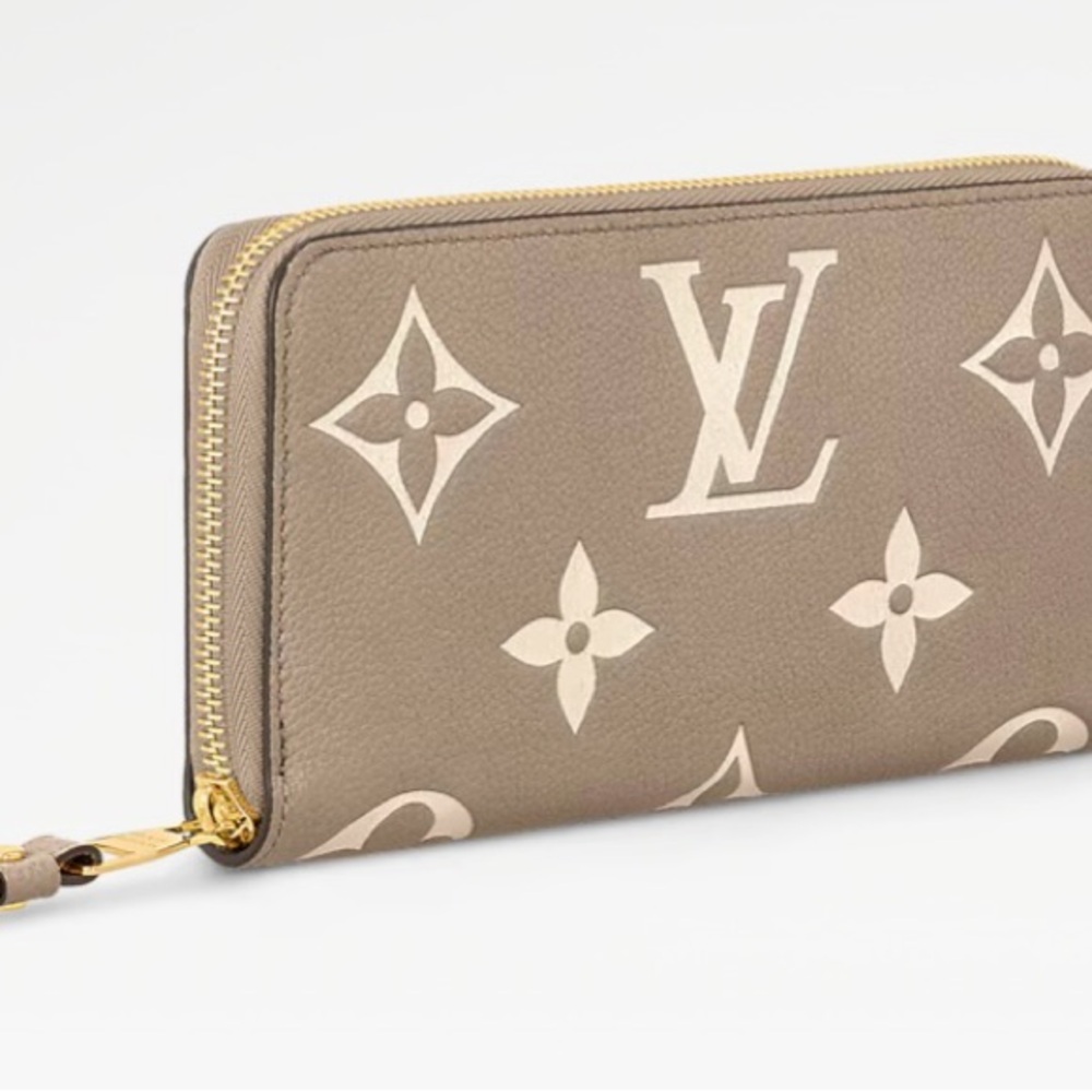 Louis Vuitton Zippy Wallet